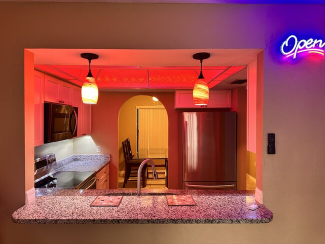 Foto del edificio - 4310 Santa Barbara Blvd