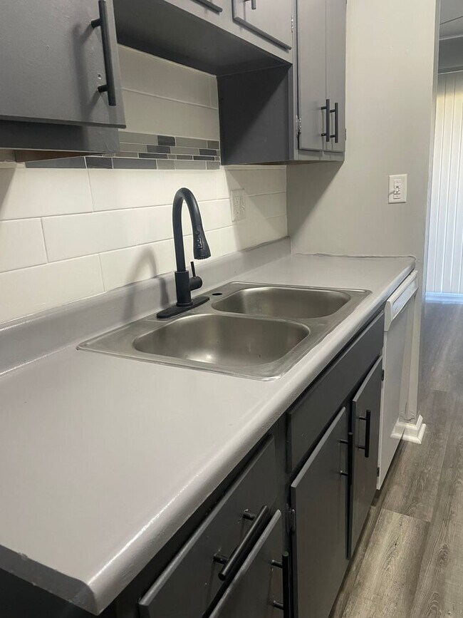 Building Photo - Bellagio West Living I