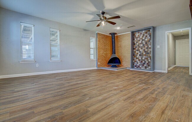 Building Photo - 1807 Briar Hill Dr