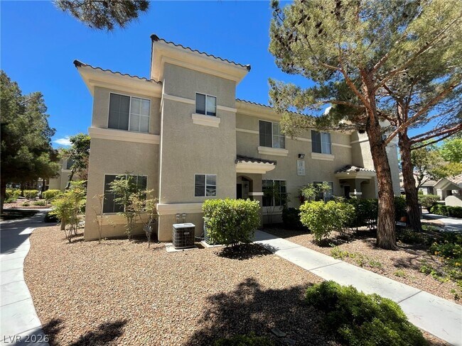 Foto del edificio - 9050 W Warm Springs Rd