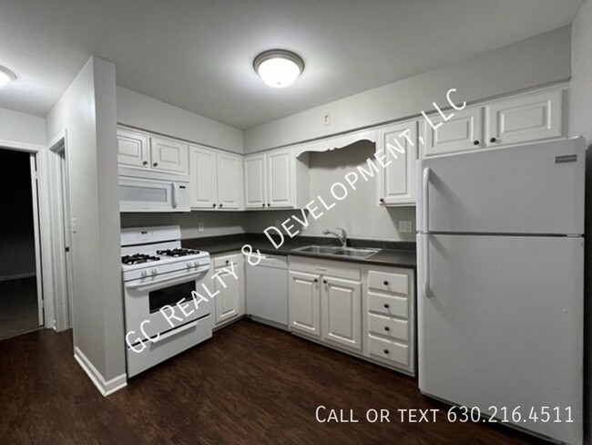 Building Photo - *** 2ND FLOOR UNIT / 2 BDRM / HISTORIC DOW...