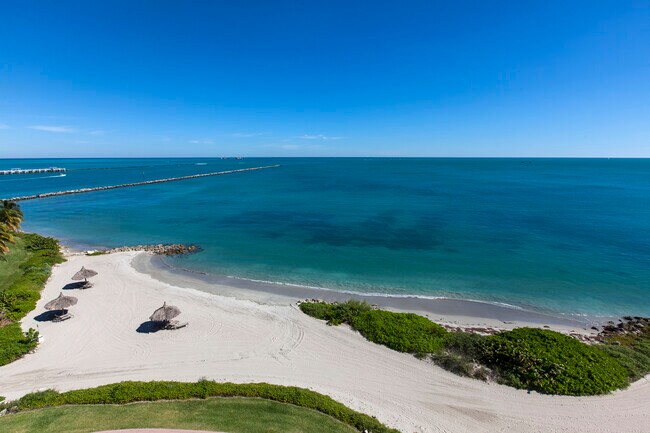Building Photo - 15122 Fisher Island Dr