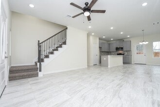 Building Photo - 2807 Topiary Ln