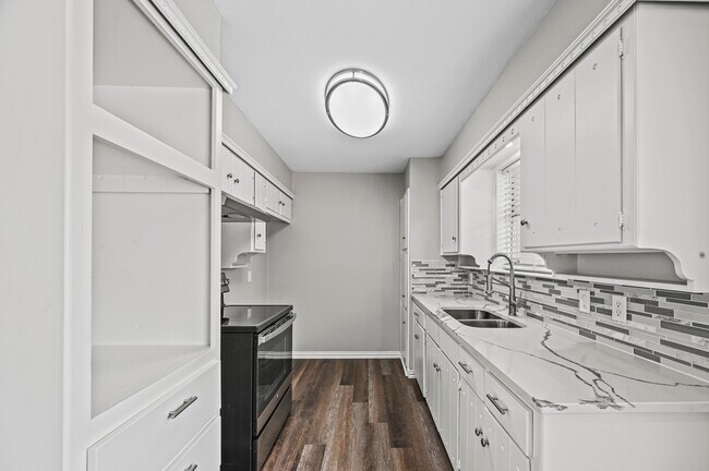 Kitchen - 7317 Darien St