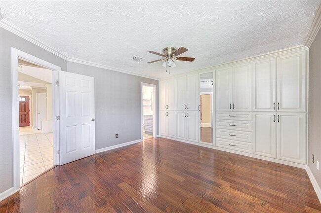 Foto del edificio - 4705 Dogwood Dr