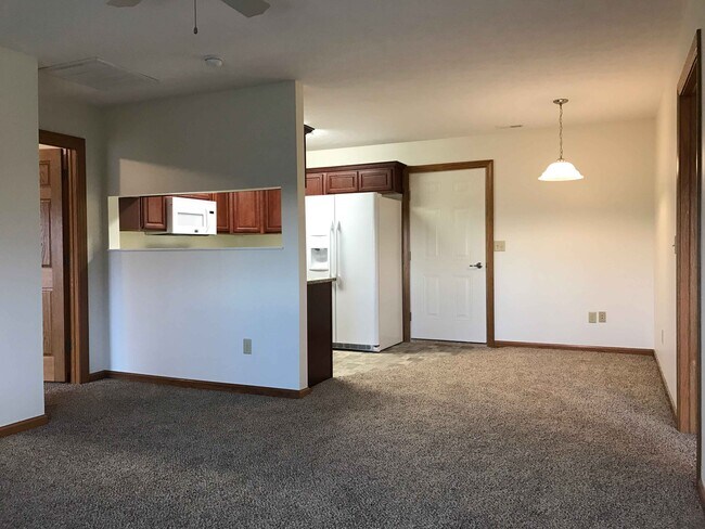 Building Photo - 1002 Altamonte Dr