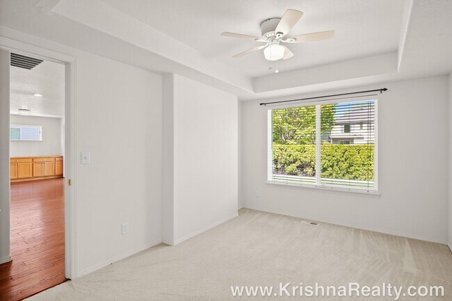 Building Photo - Beautiful 4 Bedrm 3 Bath Single Family Hom...