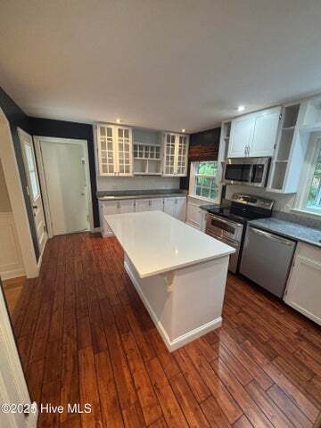 Foto del edificio - 1075 Inverness Rd