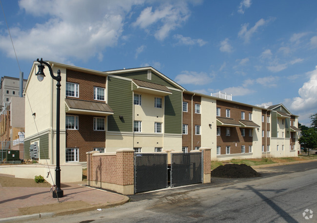 Foto del edificio - Clayton Court Apartments