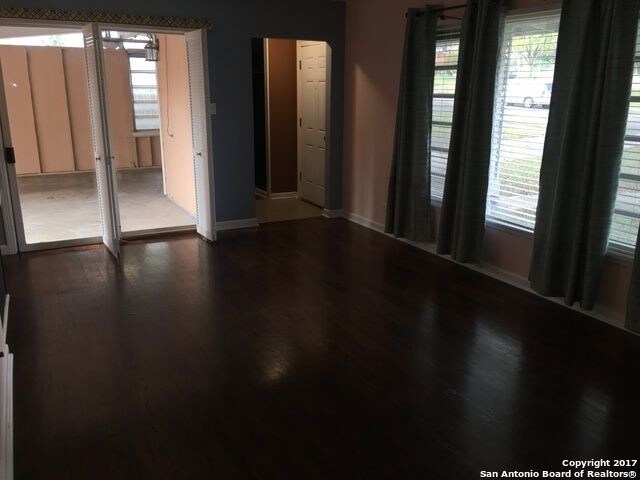 Foto del edificio - 406 E Crestline Dr