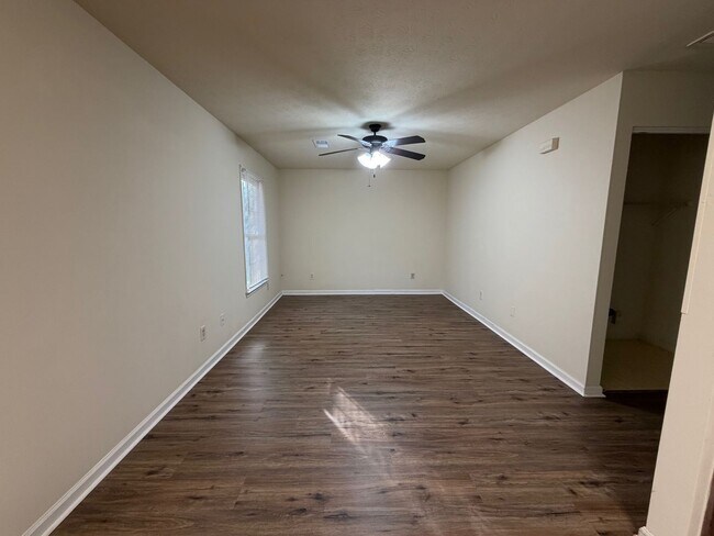 Foto del edificio - 1337 Kent Dr