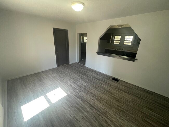 Building Photo - 102 Elmwood Ave