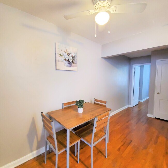 Building Photo - 837 Riverview Ter