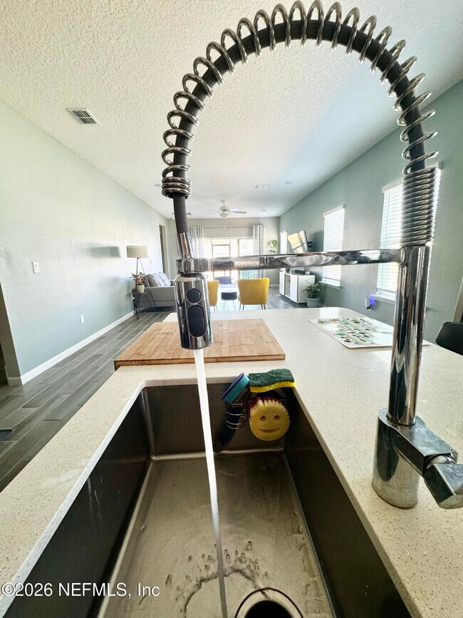 Foto del edificio - 555 Tynes Blvd