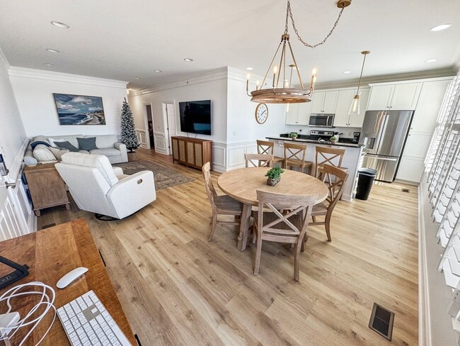 Building Photo - Fully Furnished Waterfront Elegance on Mai...