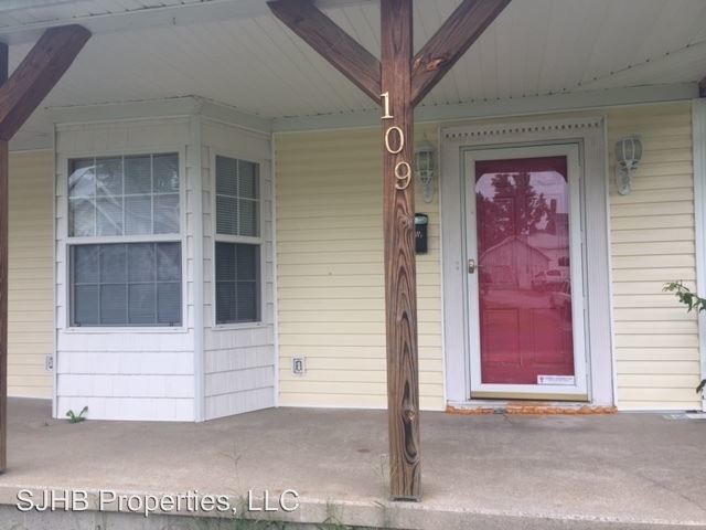 Building Photo - 1 br, 1 bath House - 109 Oak St Up