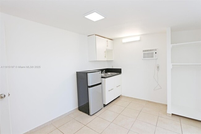 Foto del edificio - 2385 SW 15th St