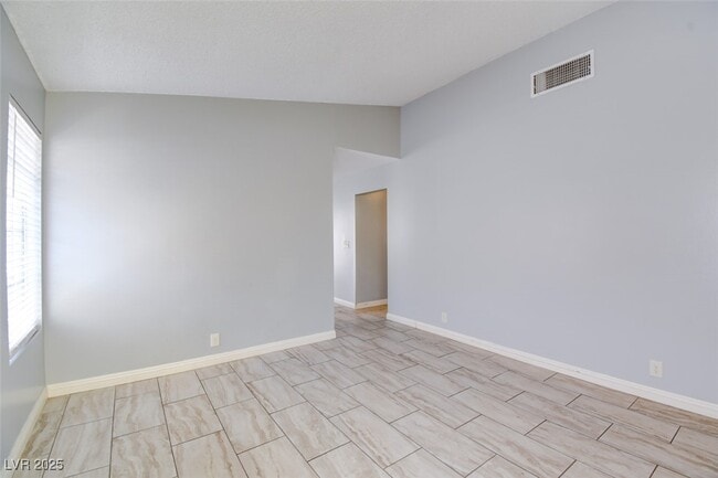 Foto del edificio - 7732 Parnell Ave
