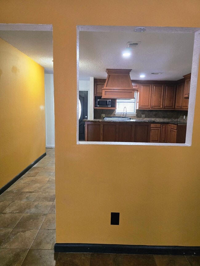 Building Photo - 2215 Gontier Dr