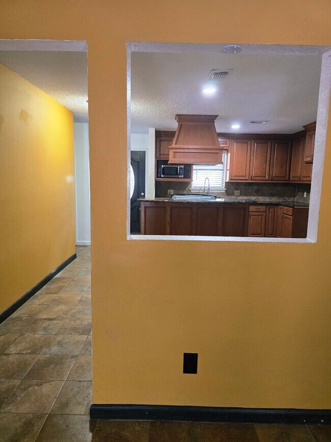 Foto del edificio - 2215 Gontier Dr