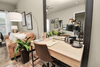 Building Photo - 5455 Richmond Ave.