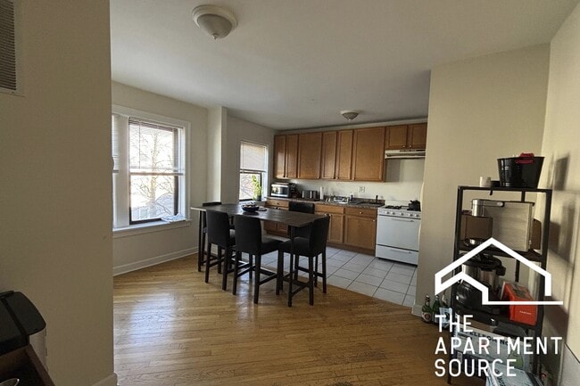 Photo - 3325 N Lakewood Ave Apartment