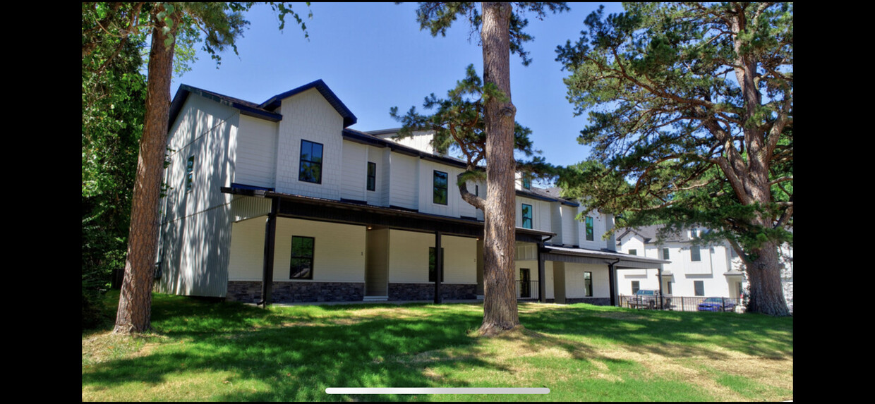 Primary Photo - Mount Comfort Townhomes
