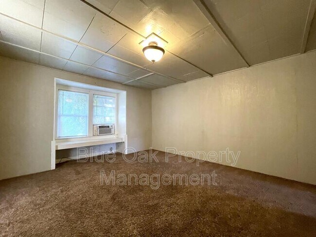 Foto del edificio - 605 W 6th St