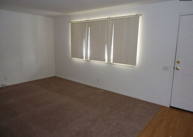 Foto del edificio - Charming Updated 3-Bedroom Home with Fenced Yard & Modern Upgrades in Dellwood