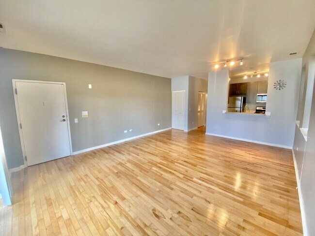 Building Photo - 907 S Lytle St