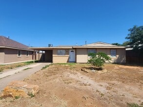 Building Photo - 3218 Thomas Ave