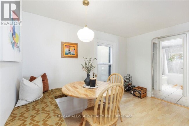 Building Photo - 387 Ontario St