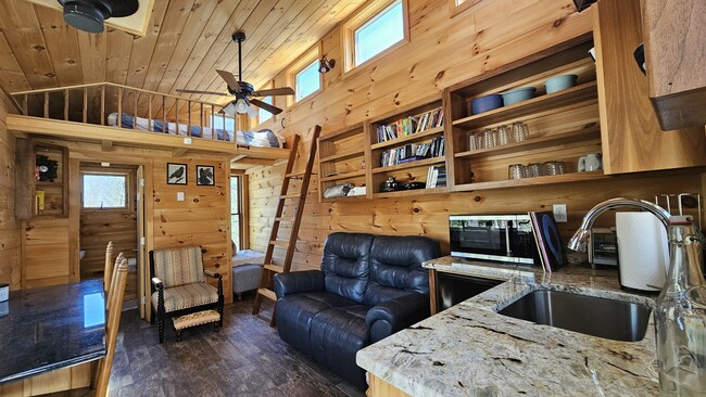 Foto del edificio - 111 Wiswall Hill Rd