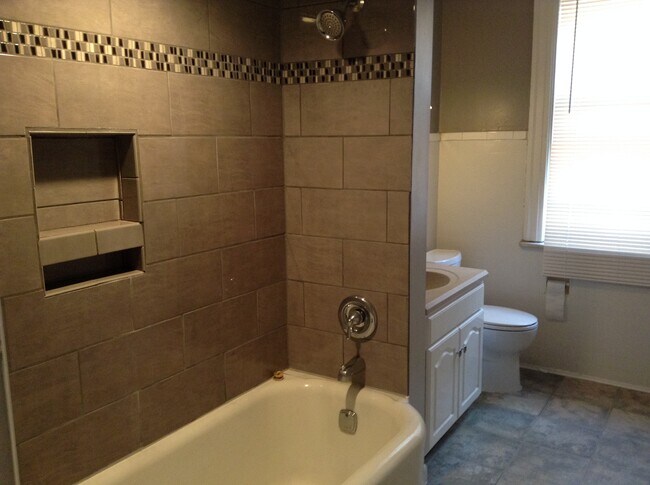 bathroom - 5440 Baywood St