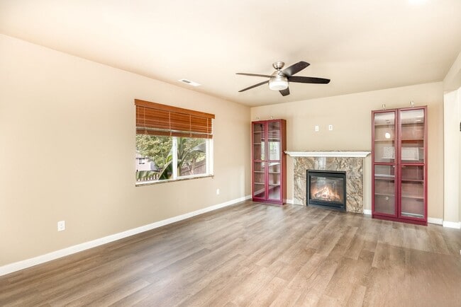 Foto del edificio - 3 Bed 2.5 bath Home available in desirable...