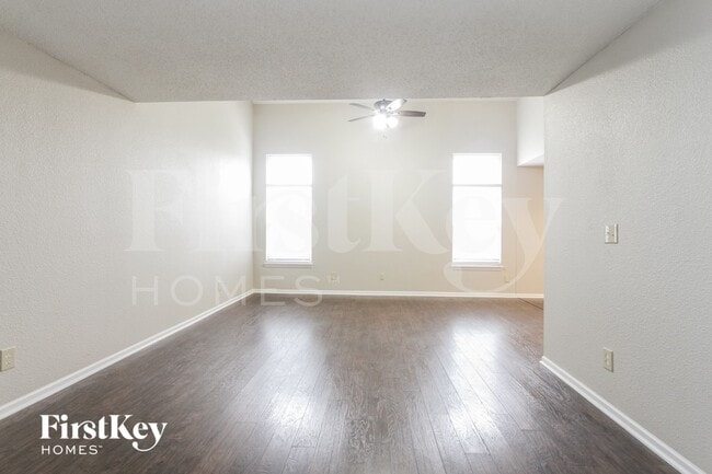 Foto del edificio - 8145 Maple Stream Ln