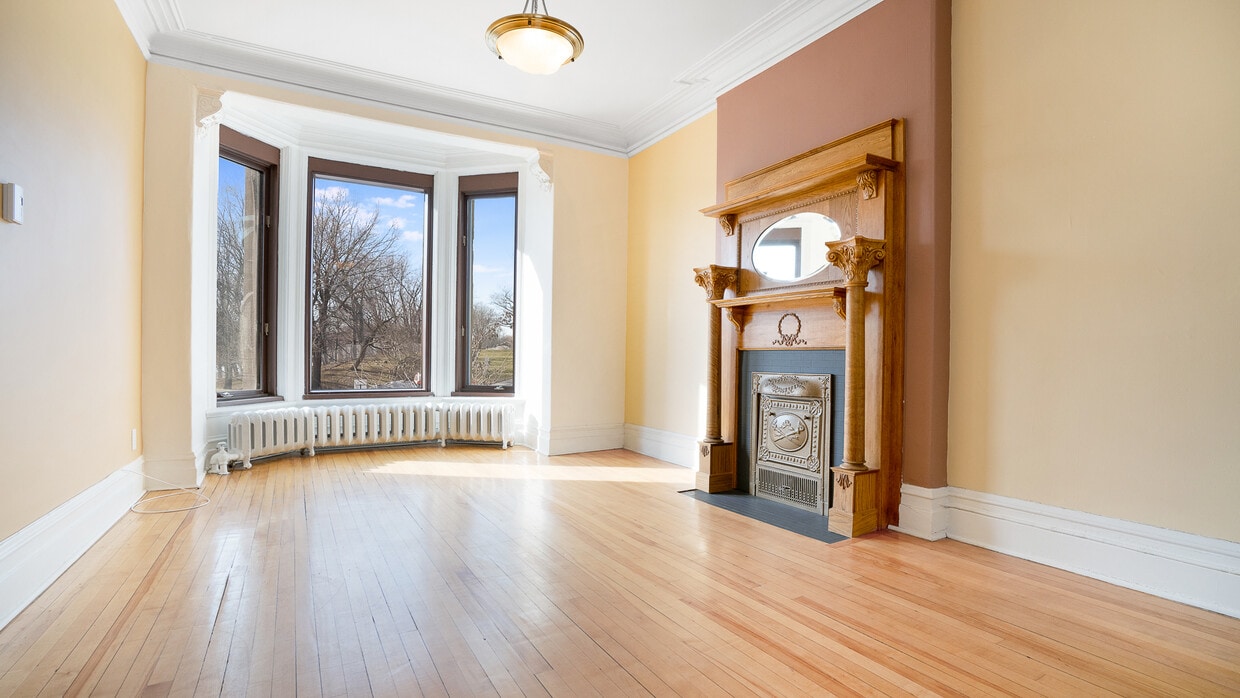 Primary Photo - 1262 Rue Sherbrooke E