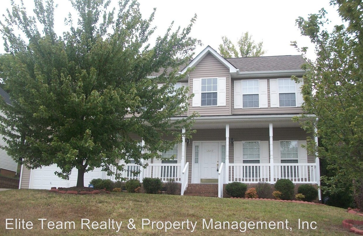Primary Photo - 4 br, 2.5 bath House - Westbury Glen Ct 12217