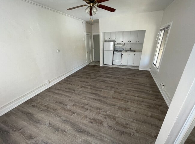 Building Photo - 919 S. Manhattan Pl