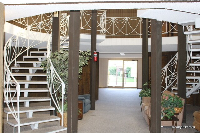 Building Photo - 210 E 600 S