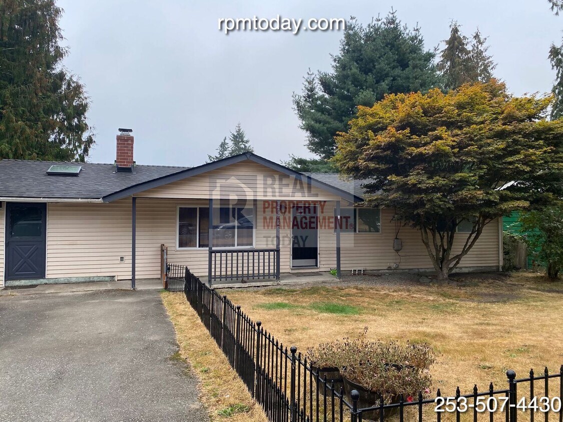 30420 2nd Ave S Unit A Upper, Federal Way, WA 98003 Room for Rent