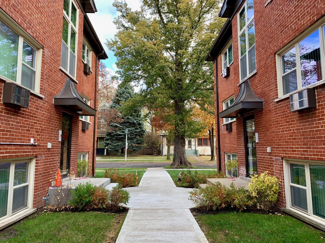 Primary Photo - 633 S Maple Ave