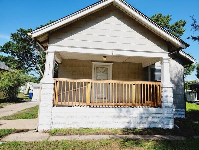 Building Photo - 1211 S Lulu Ave