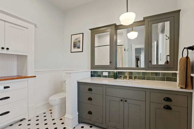 Building Photo - 503 Mathews St