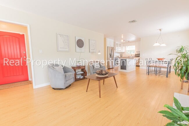 Building Photo - Modern, Eco-Friendly 4BR Home with Views i...