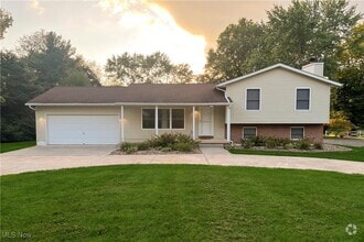 Building Photo - 273 Allen Dr