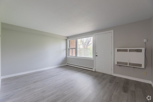 2BR, 1BA - 1,000SF - Living Room - Brookside Park