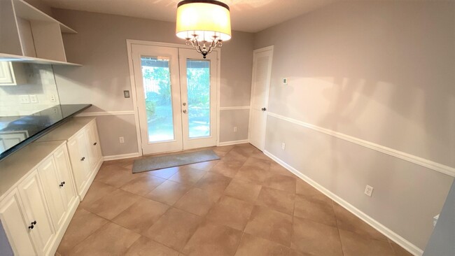Building Photo - 3216 Castle Ct