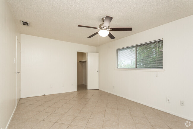 1BR, 1BA - 660SF Bedroom - Peppertree