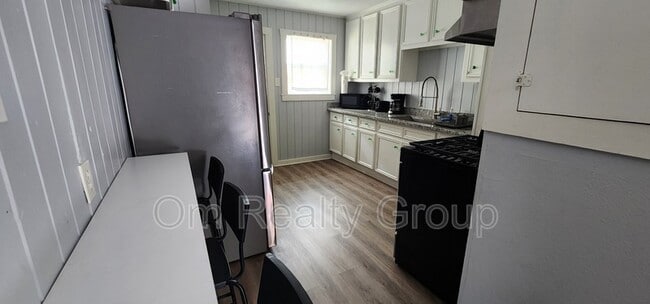 Building Photo - 3339 Simmons St